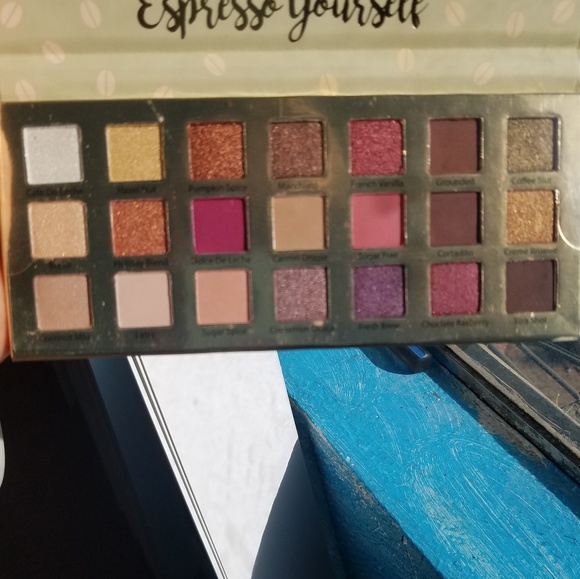 BNIB Latte Eyeshadow - Picture 3 of 4